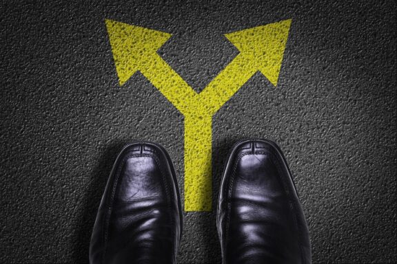 Comparing engineering services companies with contract engineers from staffing agencies to highlight key differences.